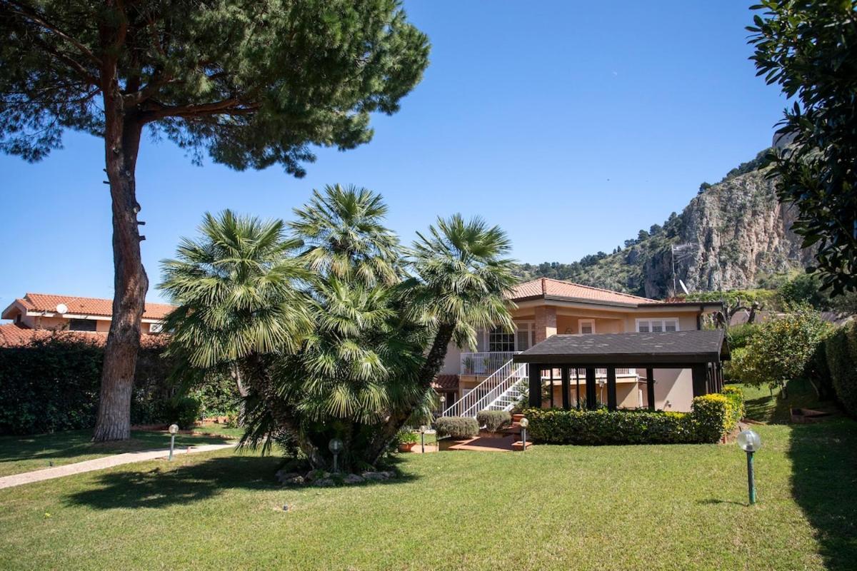 Donna Amalia Villa In Mondello Palermo Eksteriør billede