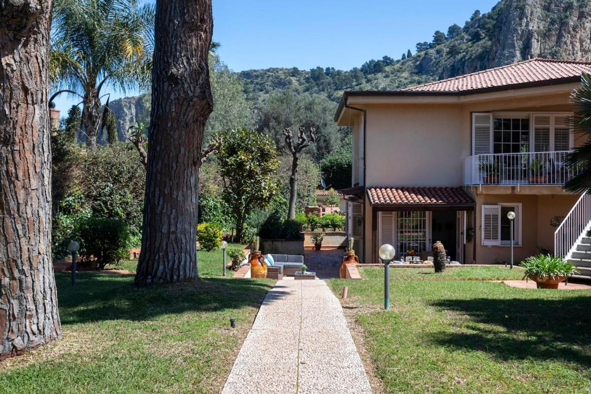 Donna Amalia Villa In Mondello Palermo Eksteriør billede