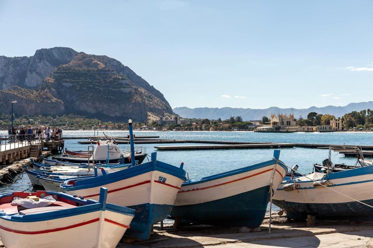 Donna Amalia Villa In Mondello Palermo Eksteriør billede