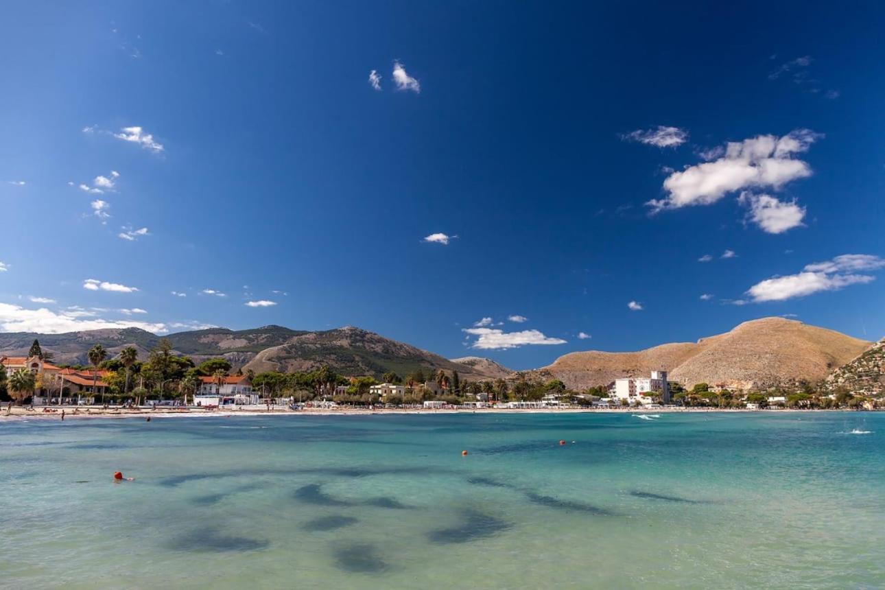 Donna Amalia Villa In Mondello Palermo Eksteriør billede